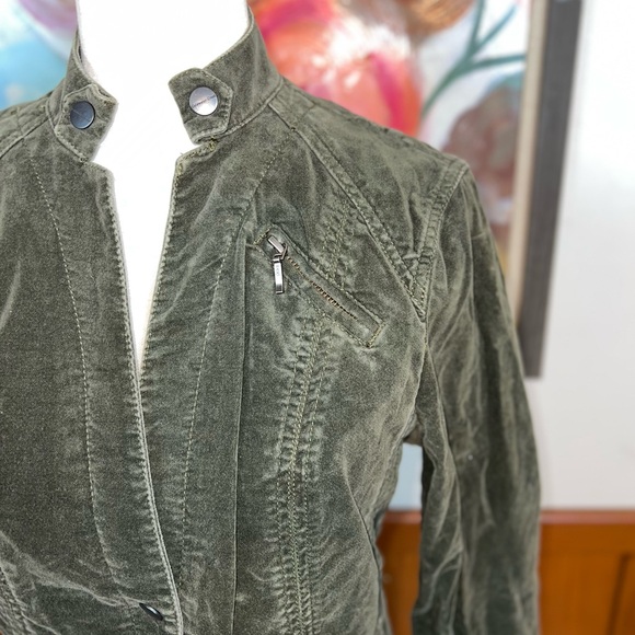 Adorable Coldwater Creek Green Velvet Jacket! - Picture 4 of 7